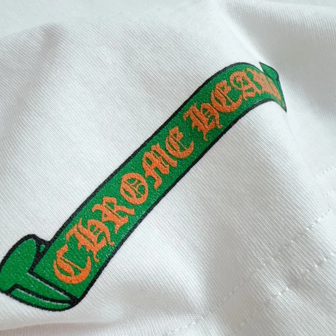 Принт с названием бренда Chrome Hearts