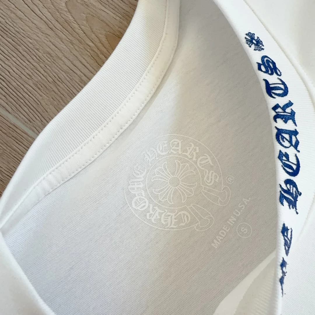 Внутренний принт на воротнике лонгслива Chrome Hearts