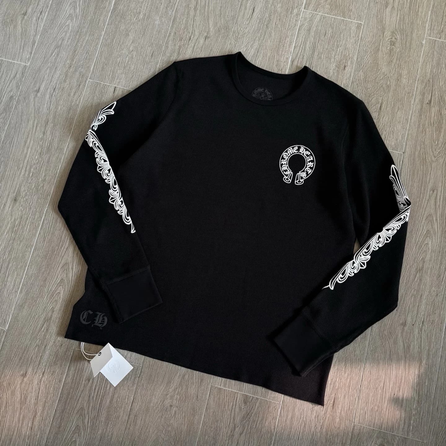 Черный вафельный лонгслив Chrome Hearts под углом