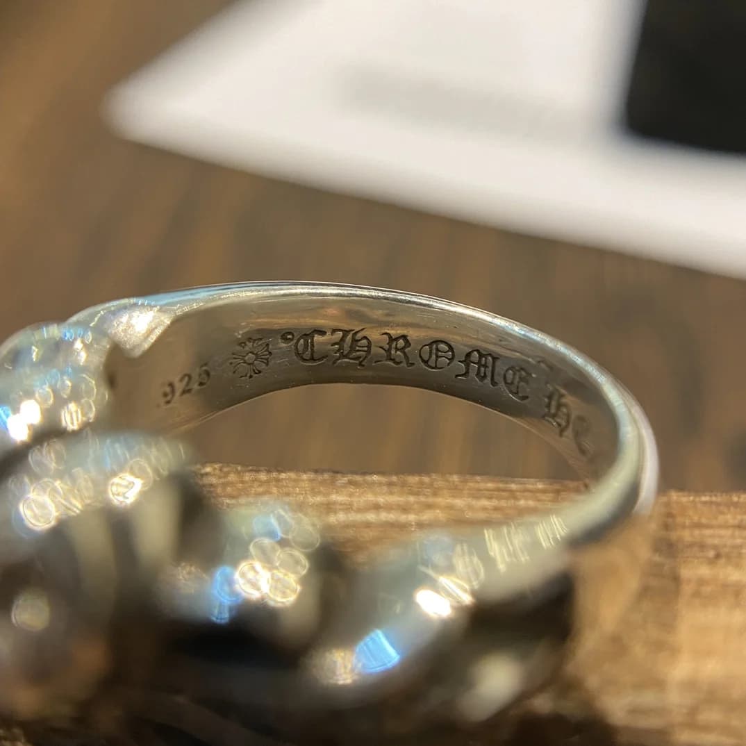 Гравировка Chrome Hearts и проба 925 на внутренней стороне кольца