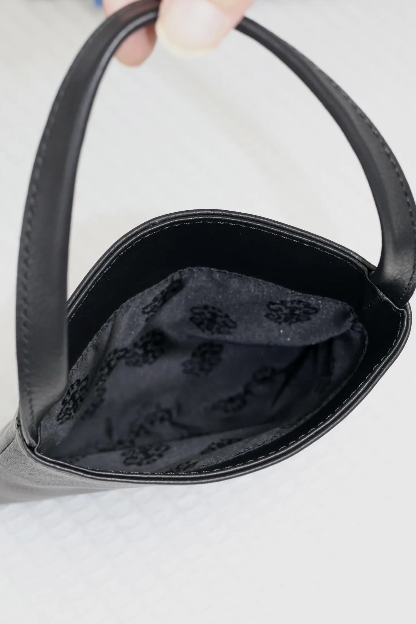 Внутреннее отделение сумки Chrome Hearts с жаккардовой подкладкой