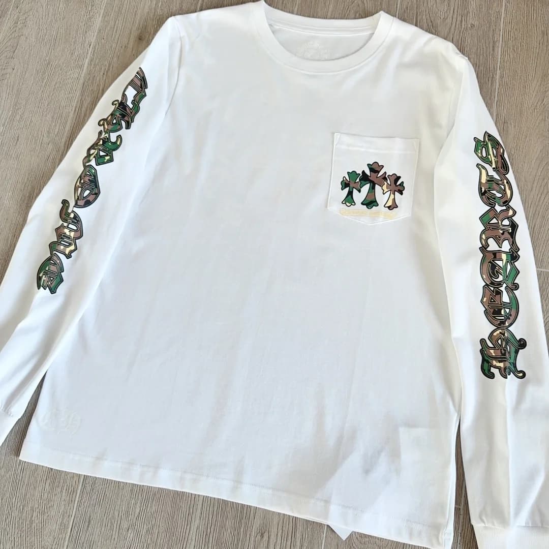 Белый хлопковый лонгслив Chrome Hearts, вид спереди под углом