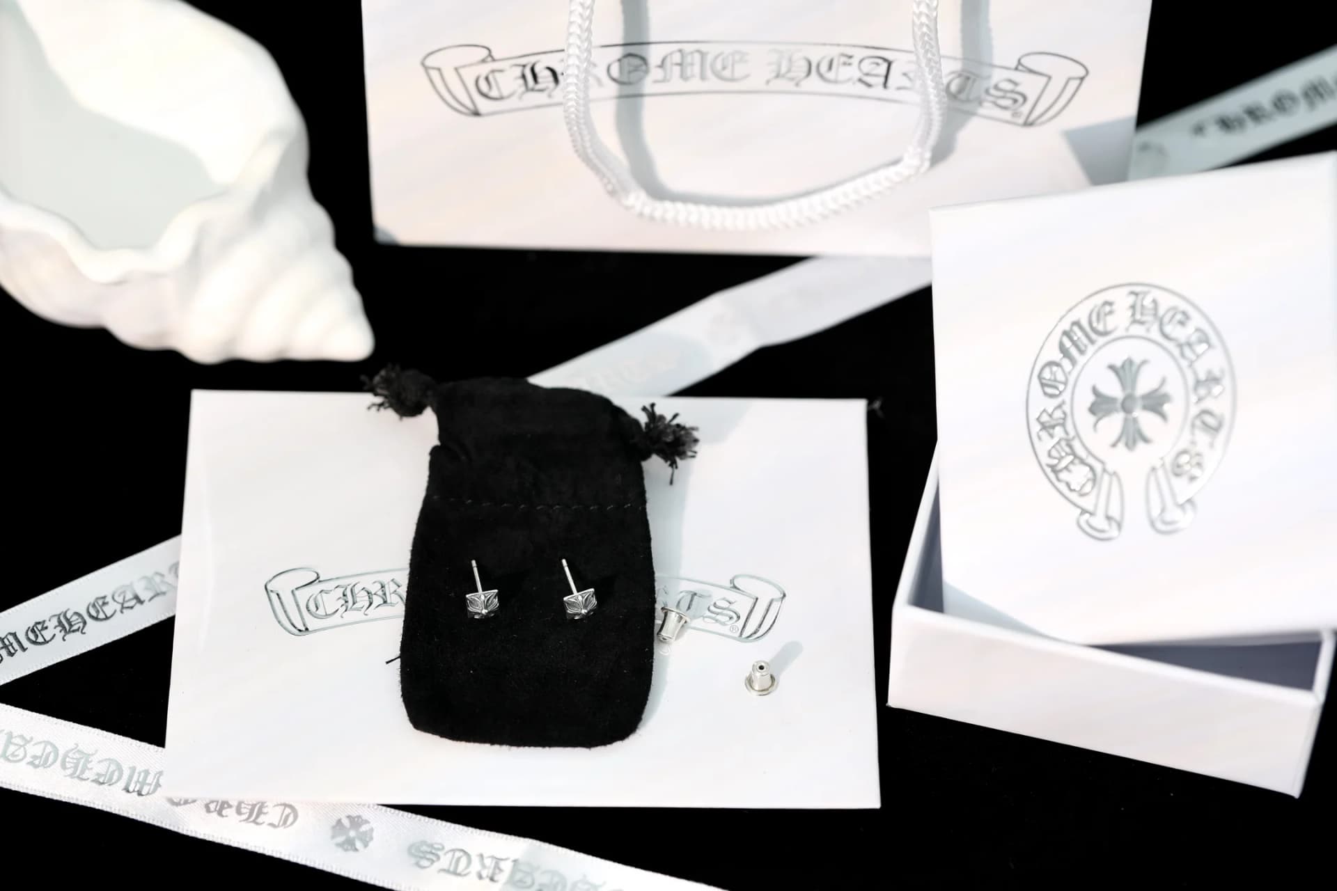 Комплект серег Chrome Hearts с фирменным бархатным мешочком и коробкой