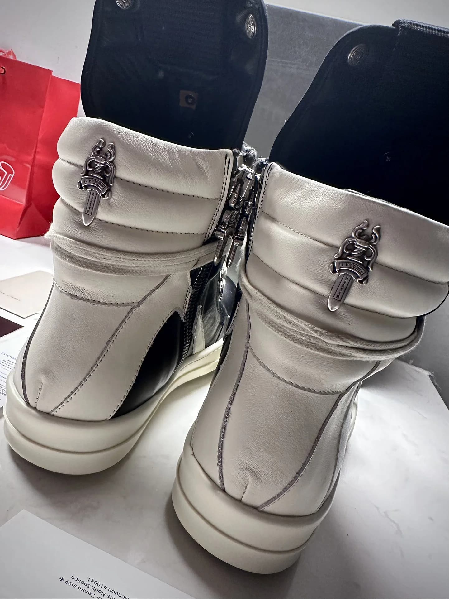 Задняя часть кед Chrome Hearts x Rick Owens Geobasket с серебряными деталями