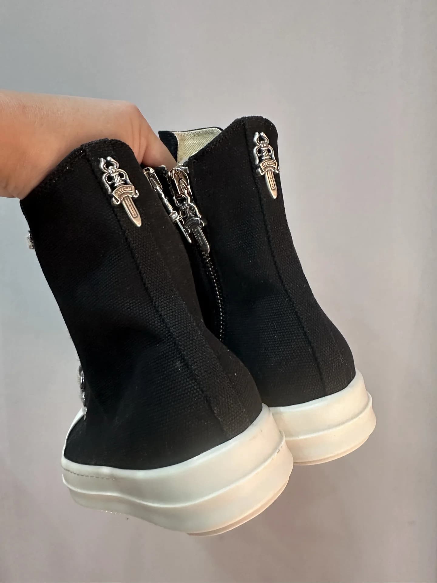 Высокие черные кеды Chrome Hearts x Rick Owens DRKSHDW, вид сзади