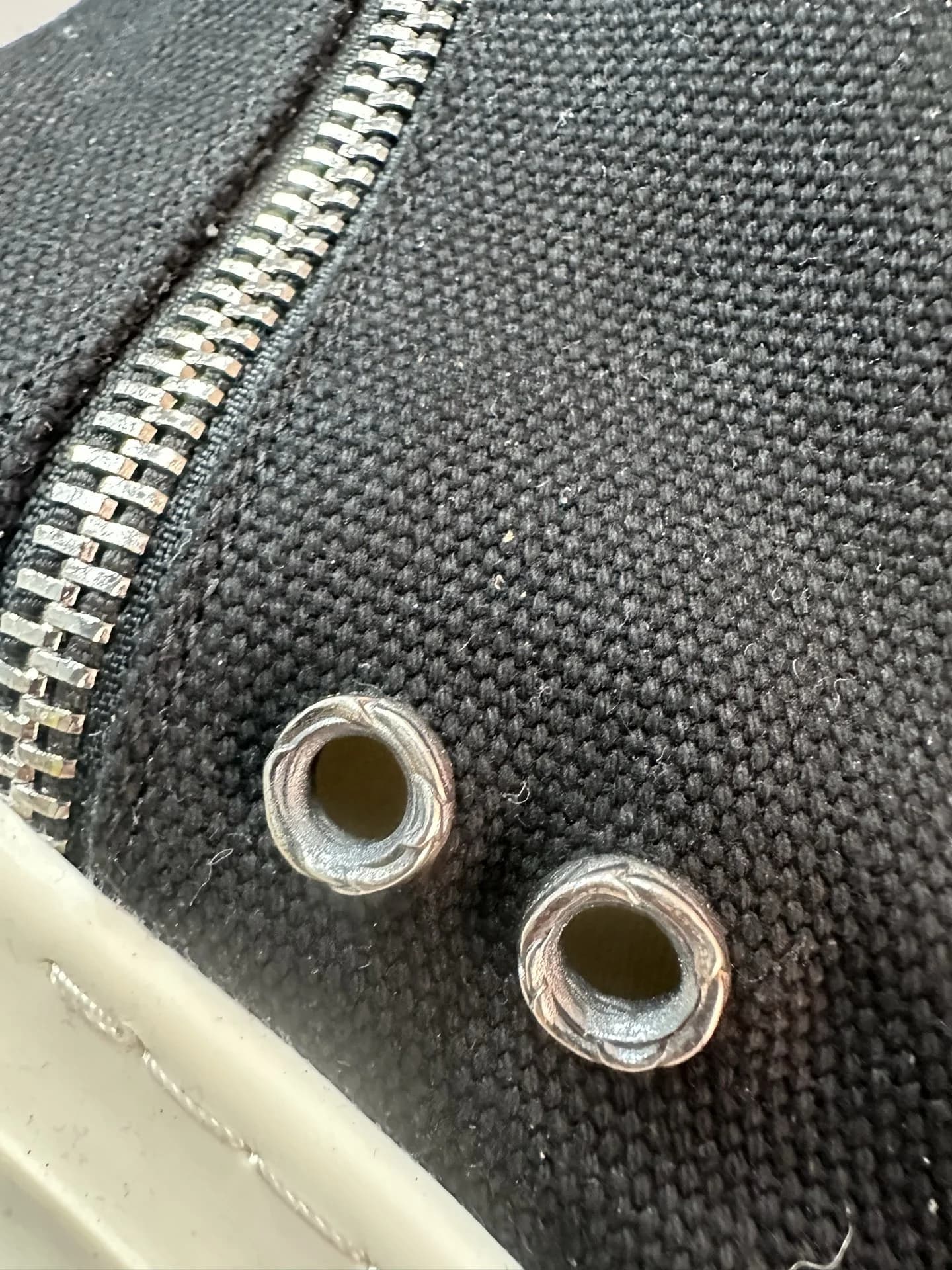 Металлические люверсы на текстильных кедах Chrome Hearts x Rick Owens DRKSHDW