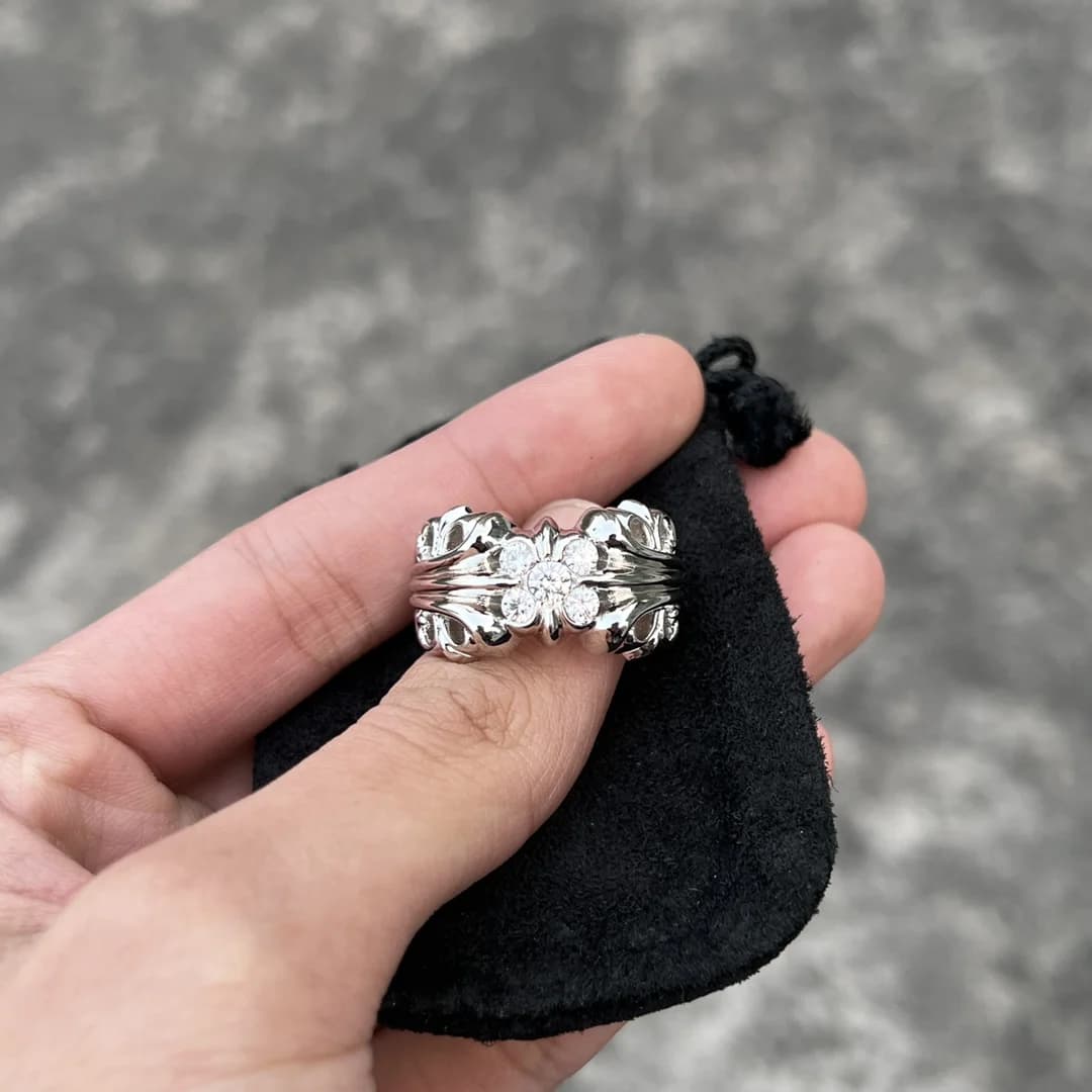 Серебряное кольцо Chrome Hearts K&T на черном замшевом мешочке