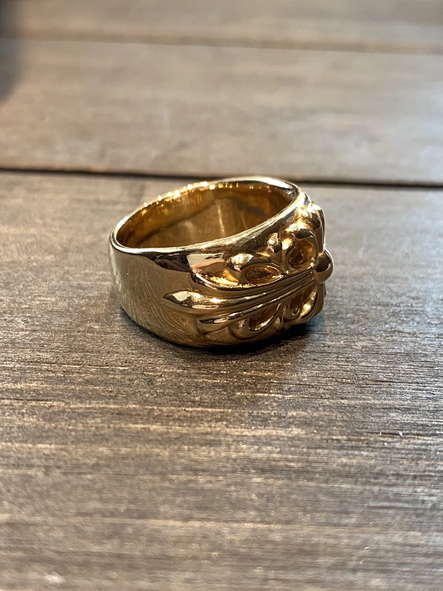 Кольцо Chrome Hearts Keeper, ракурс три четверти