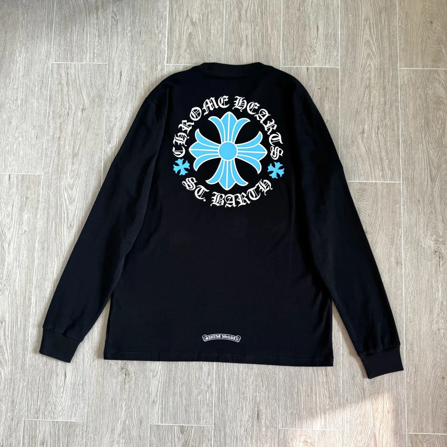 Черный лонгслив Chrome Hearts St. Barth под углом, вид сзади