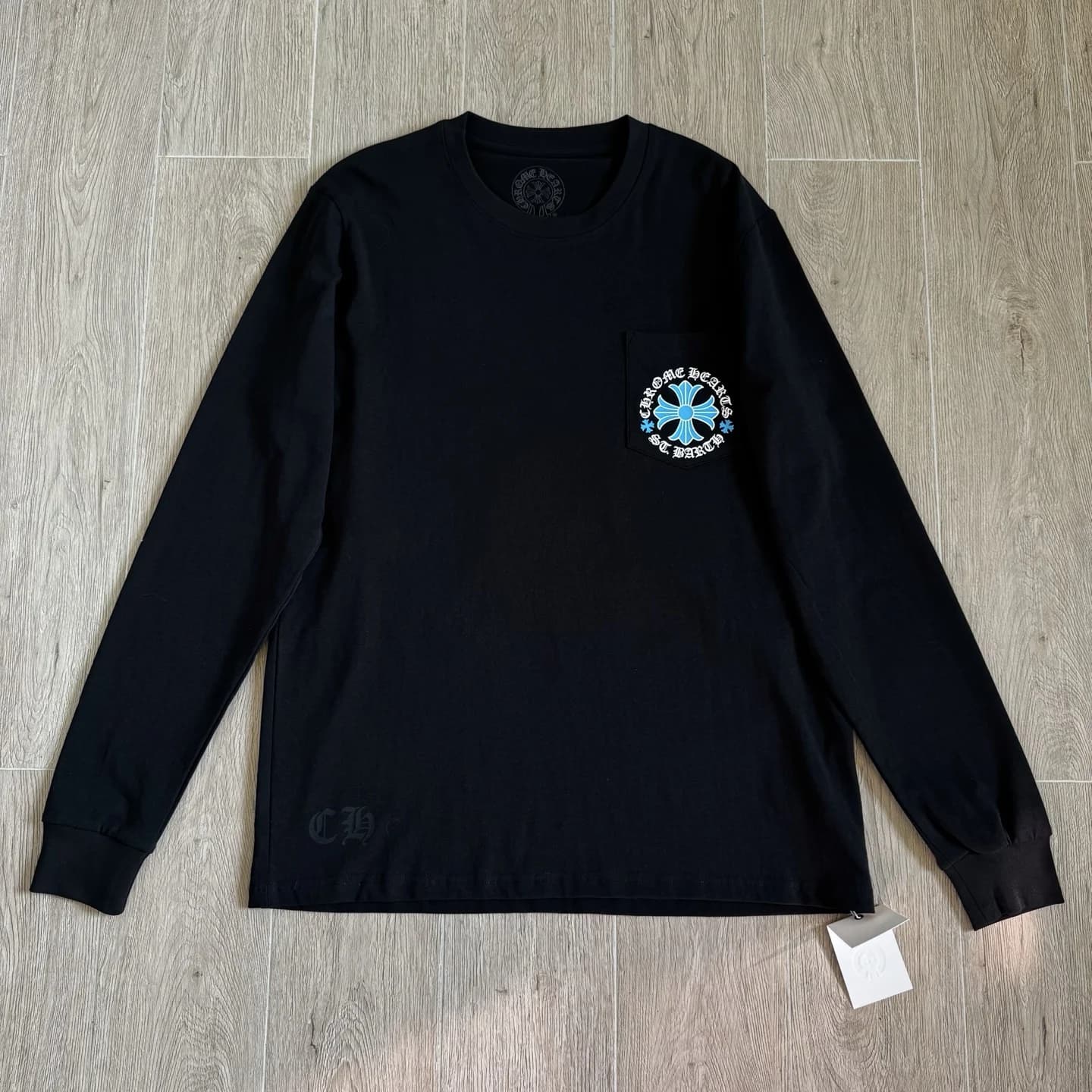 Черный лонгслив Chrome Hearts St. Barth под углом, вид спереди