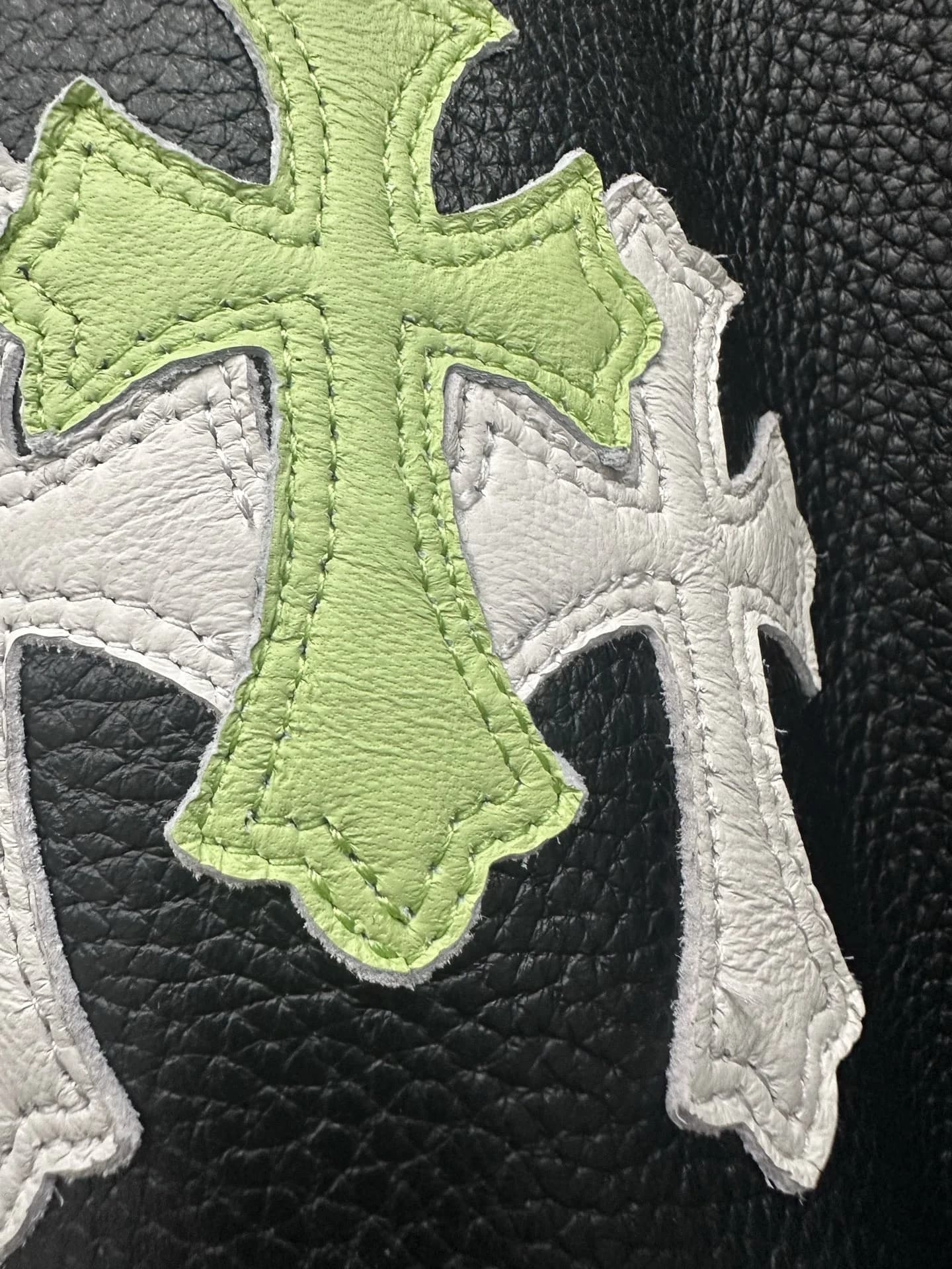 Кожаная куртка Chrome Hearts на вешалке, вид сзади