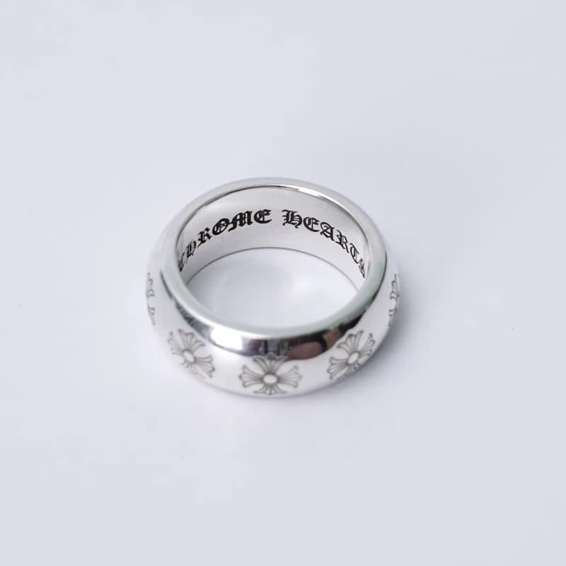 Серебряное кольцо с крестами, внутренняя сторона с гравировкой CHROME HEARTS