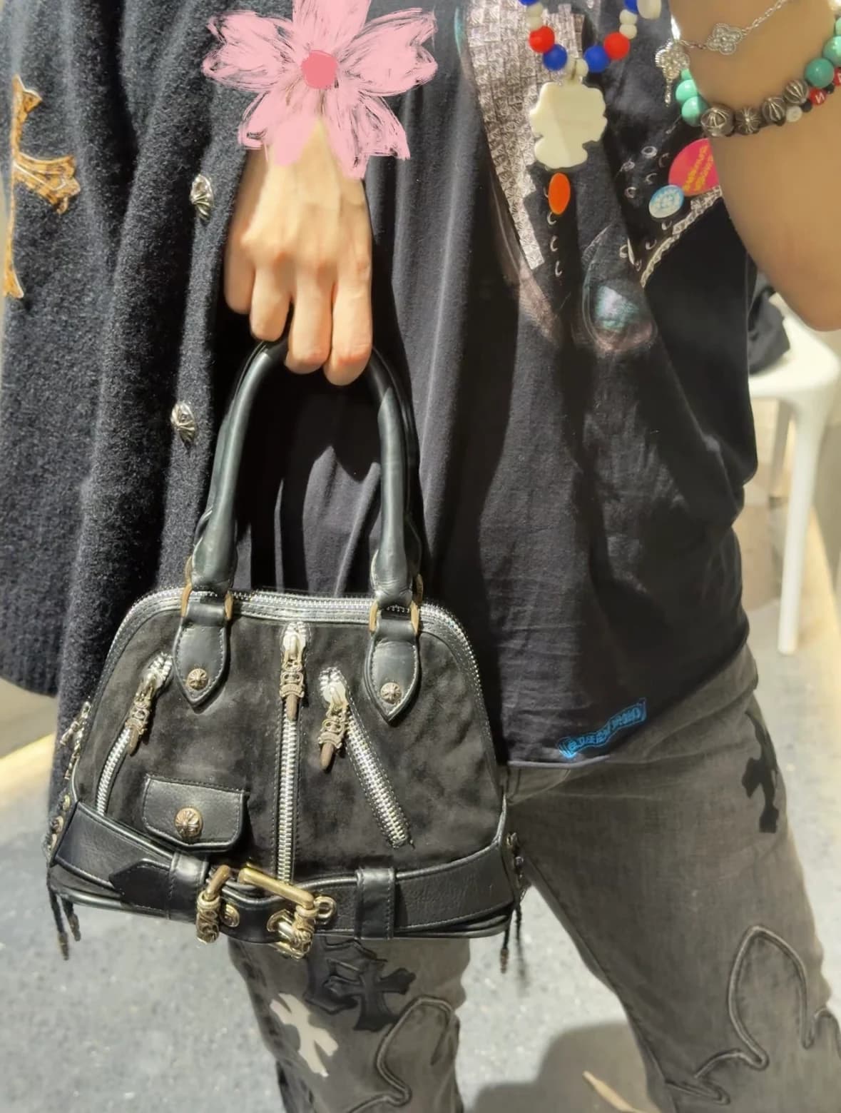Вид спереди сумки Chrome Hearts кожа