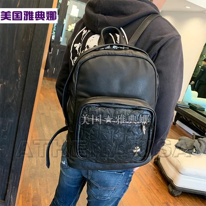 Вид сзади кожаного рюкзака Chrome Hearts с лямками