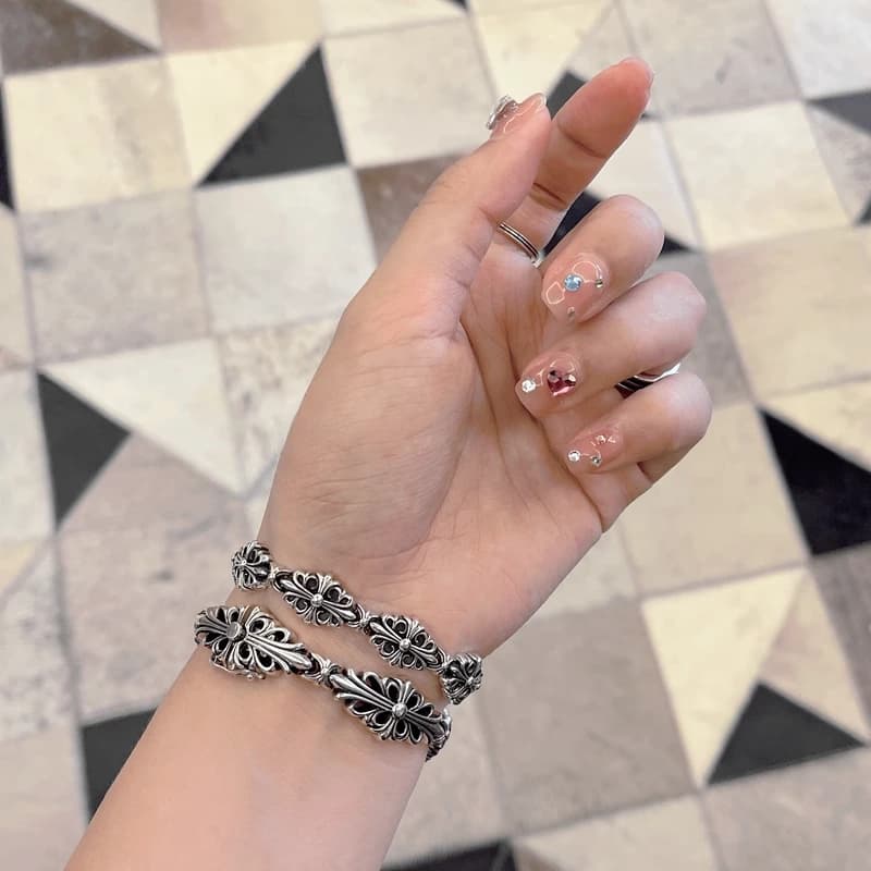 Массивное соединение звеньев браслета Chrome Hearts