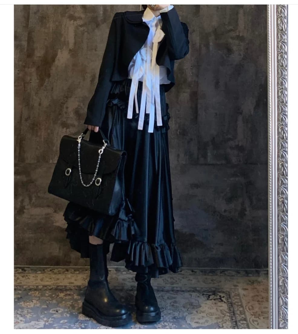 Вид на дно кожаного портфеля Chrome Hearts