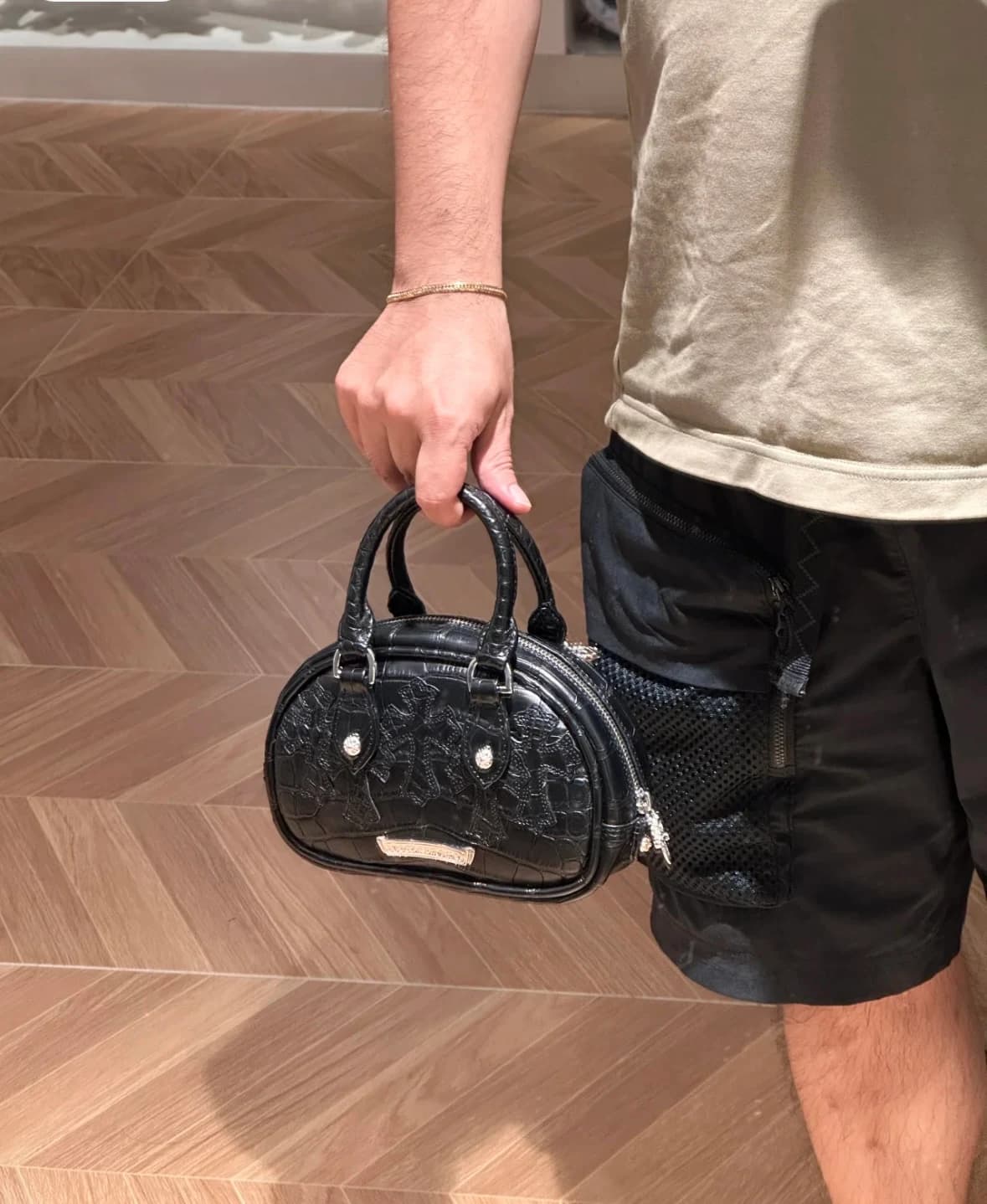 Чёрная сумка Chrome Hearts с серебряным пуллером-кинжалом