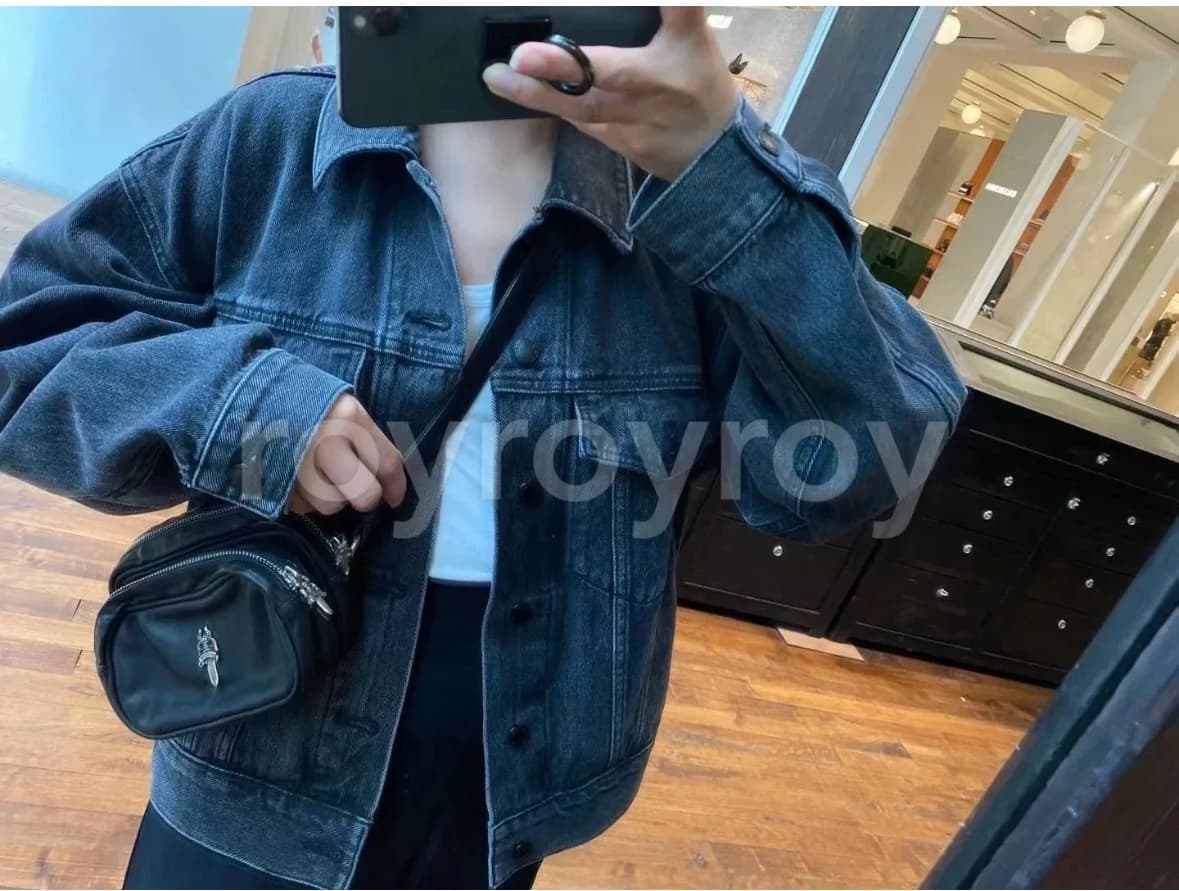 Вид на открытую сумку Chrome Hearts с подкладкой
