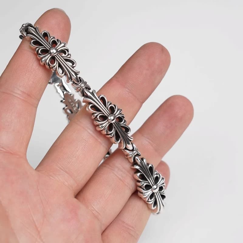 Блеск полированного серебра на звеньях Chrome Hearts