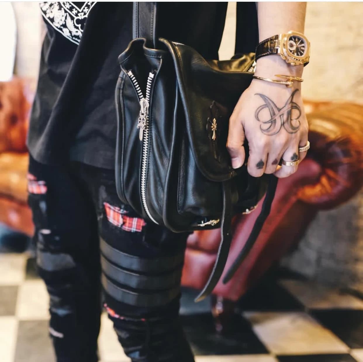 Серебряная молния с гравировкой Chrome Hearts