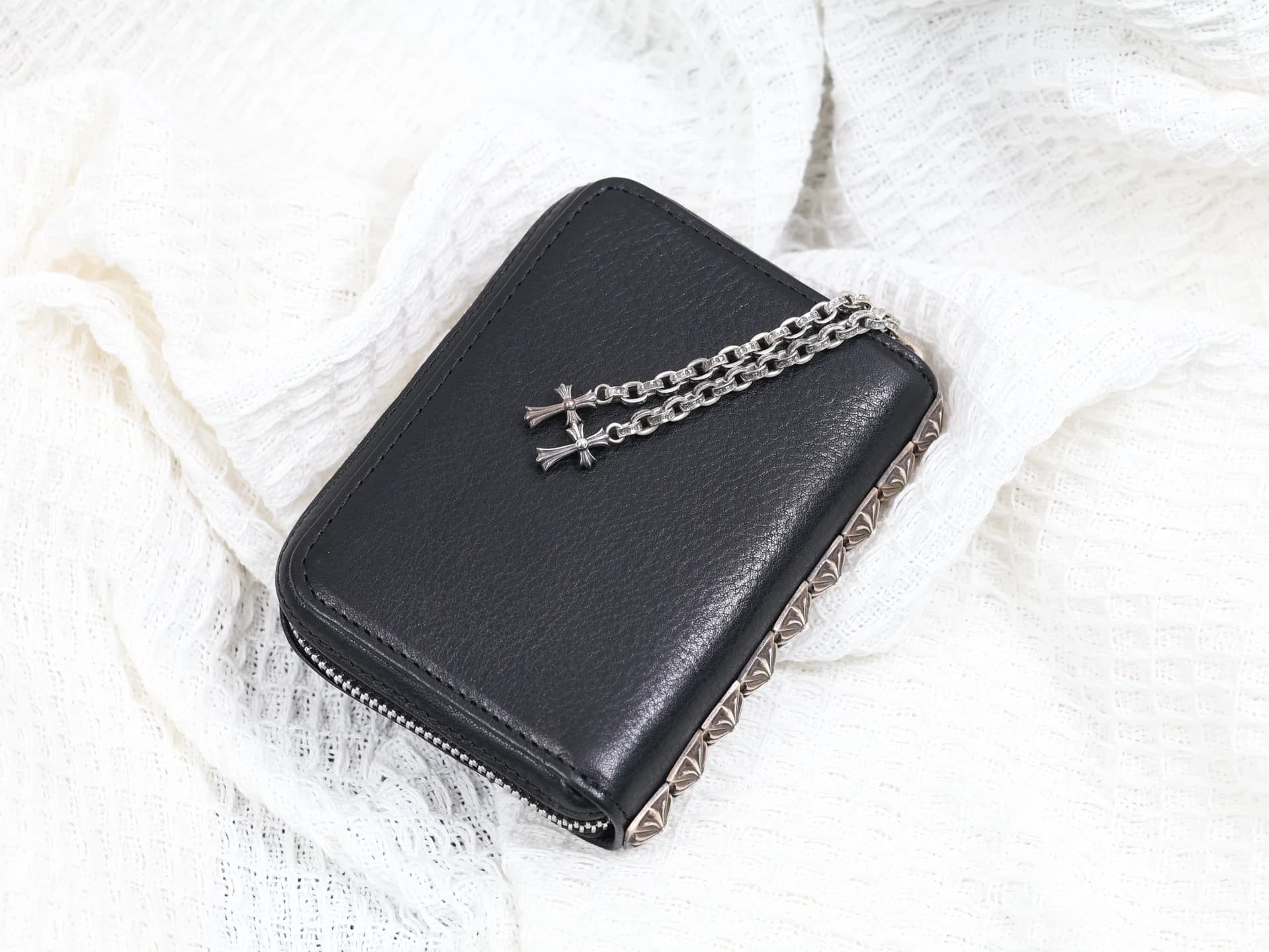 Кожаный кошелек Chrome Hearts с серебряной фурнитурой