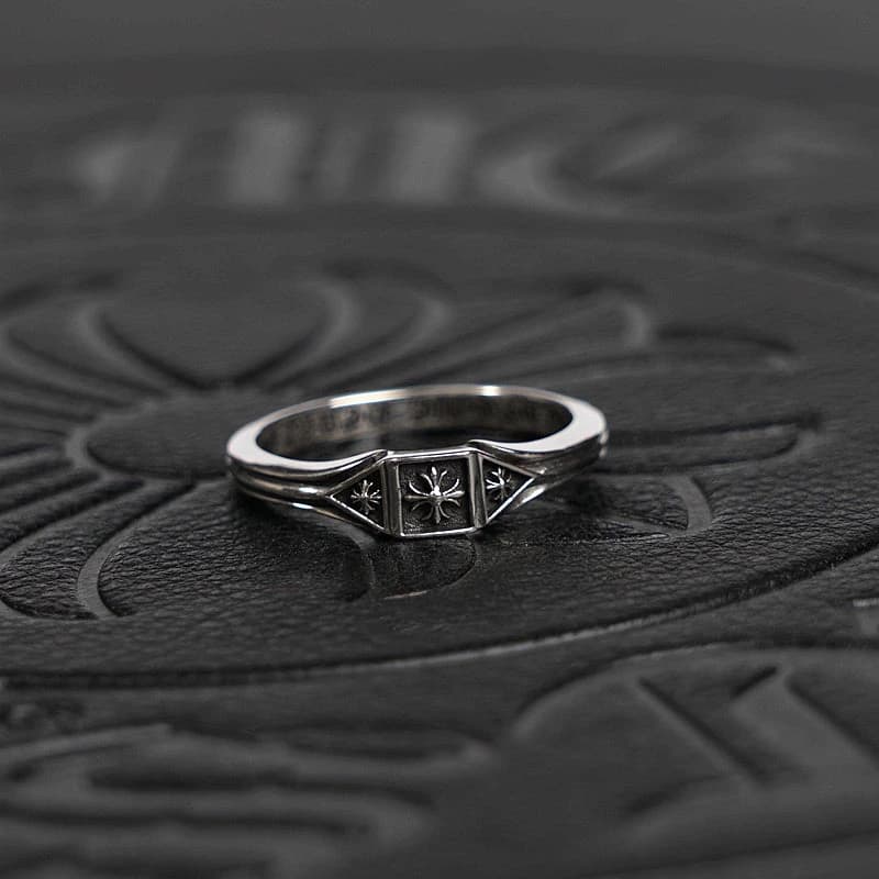 Серебряное кольцо Chrome Hearts с узором крестов