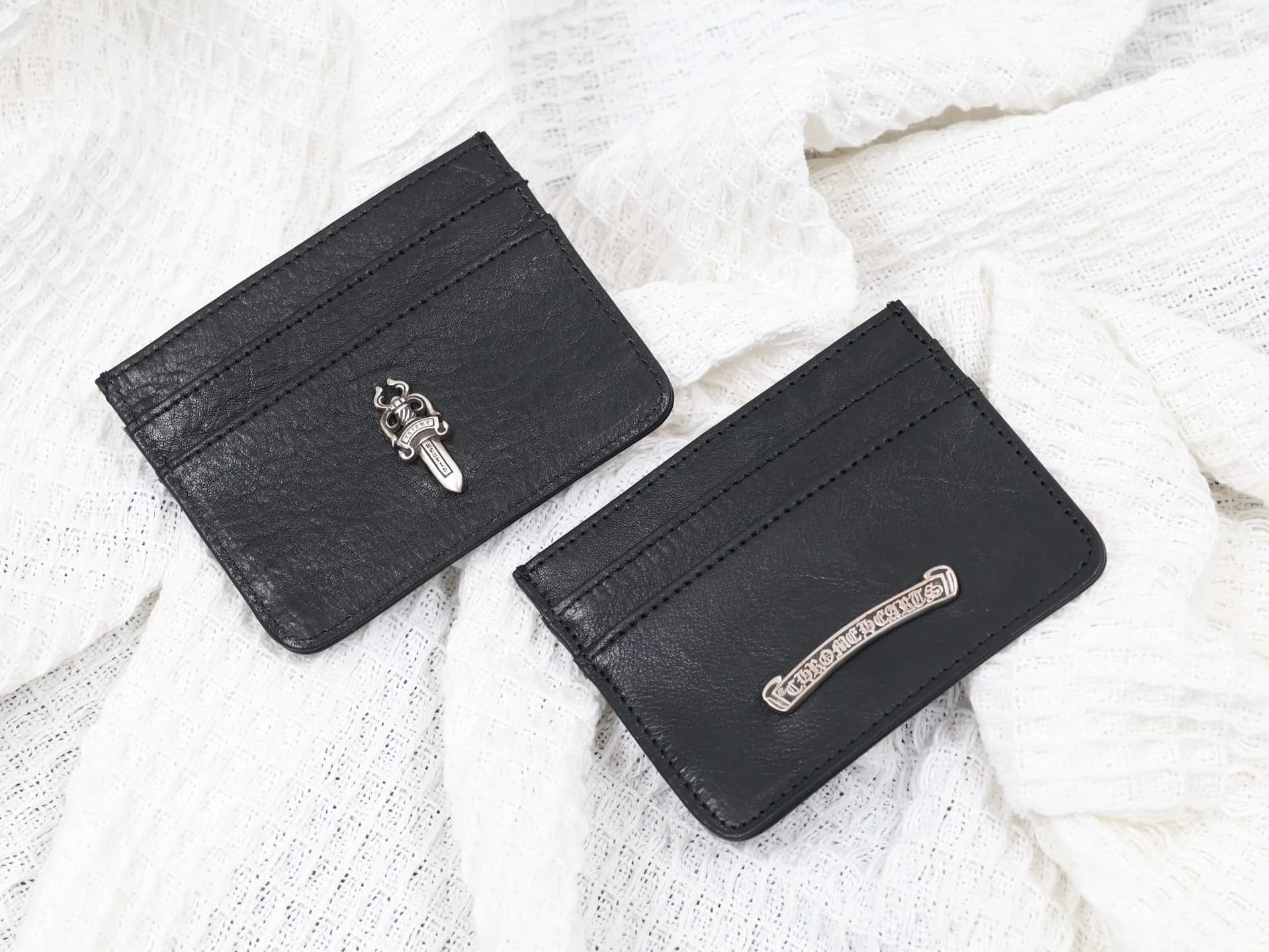 Кожаный картхолдер Chrome Hearts с серебряным кинжалом