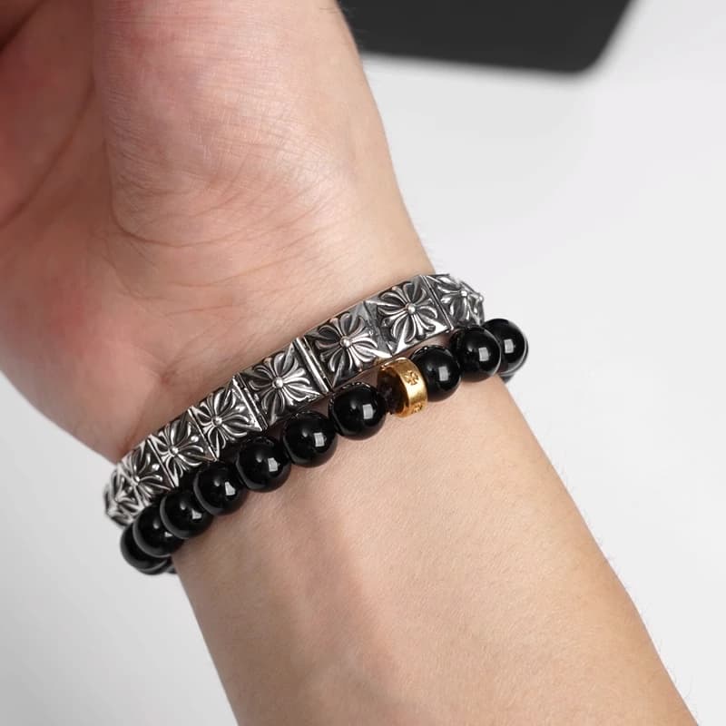Внутренняя сторона браслета с фирменным клеймом Chrome Hearts