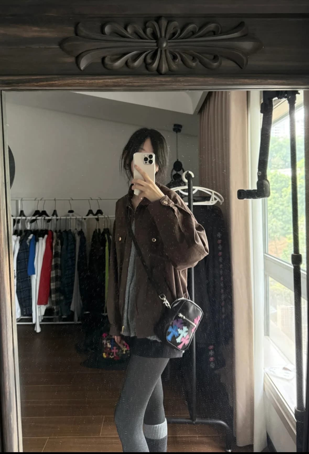 Фирменный логотип Chrome Hearts на фурнитуре