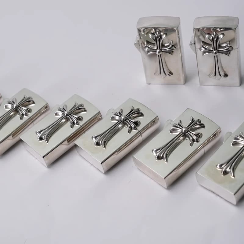 Детальный вид механизма зажигалки Chrome Hearts сверху