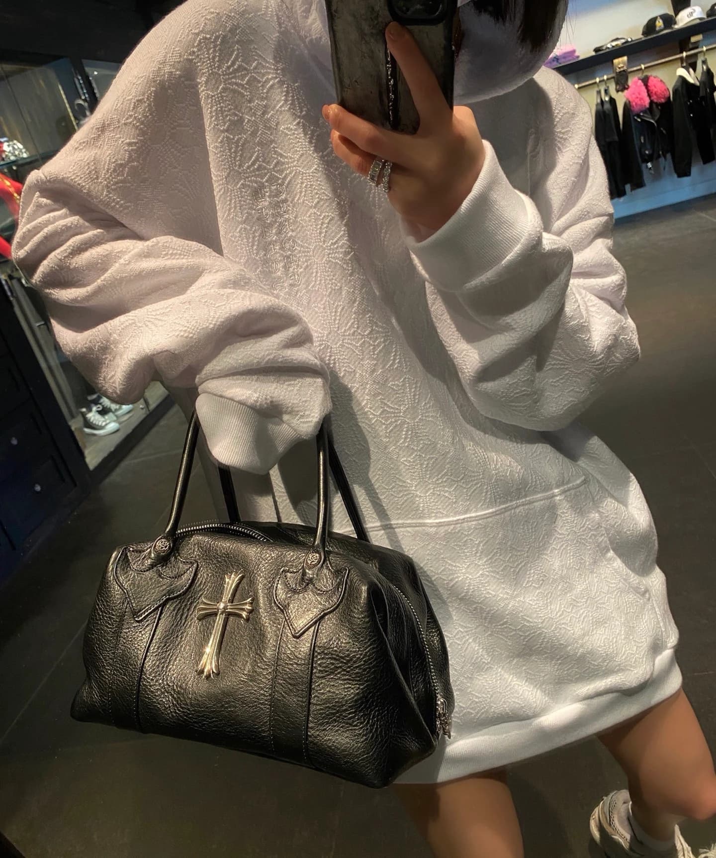 Нижние углы сумки Chrome Hearts кожа
