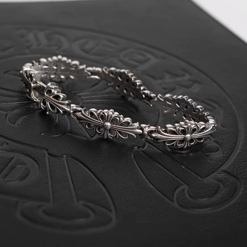 Массивные фигурные звенья браслета Chrome Hearts