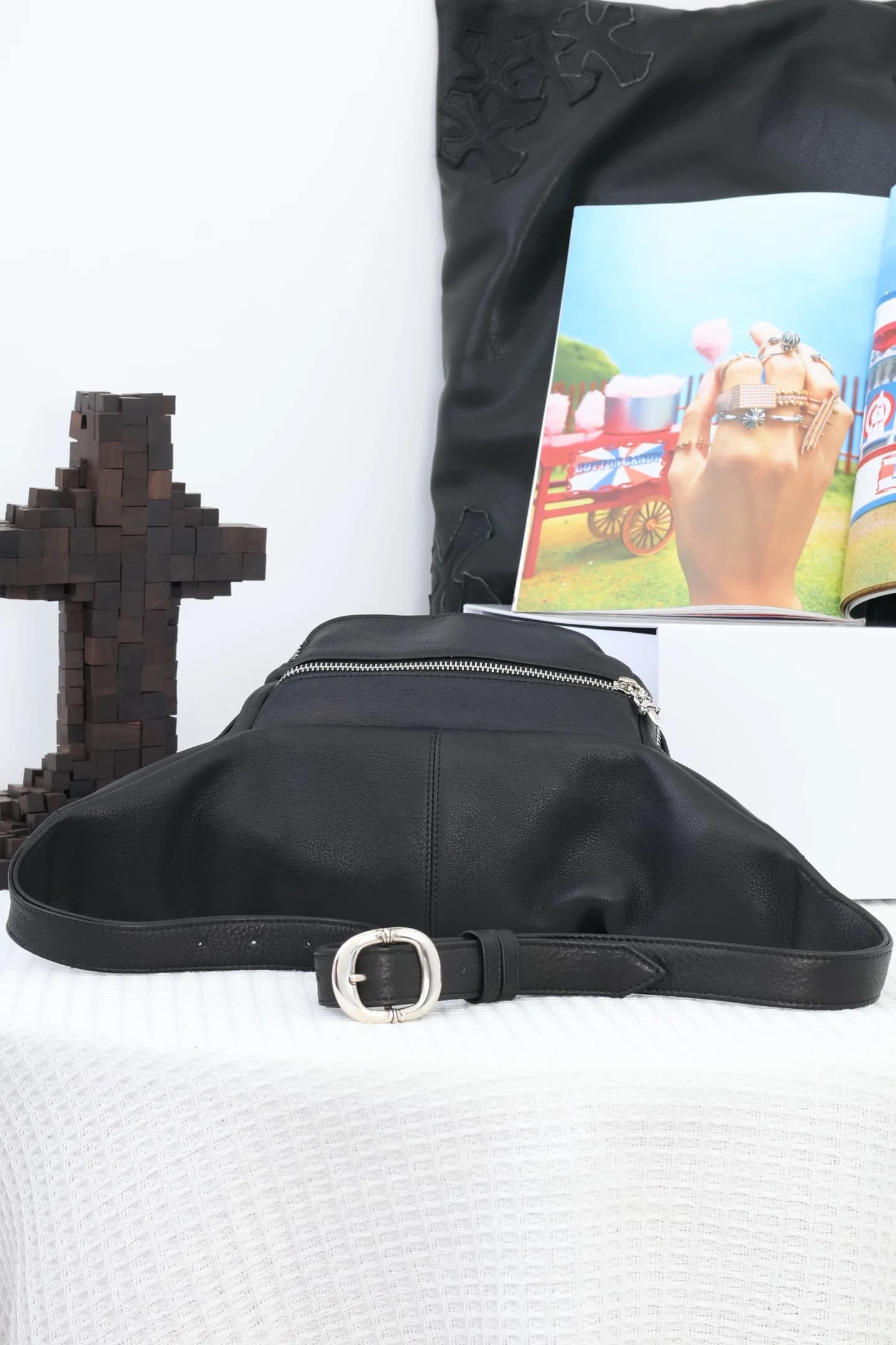 Вид сбоку на сумку Snat Pack