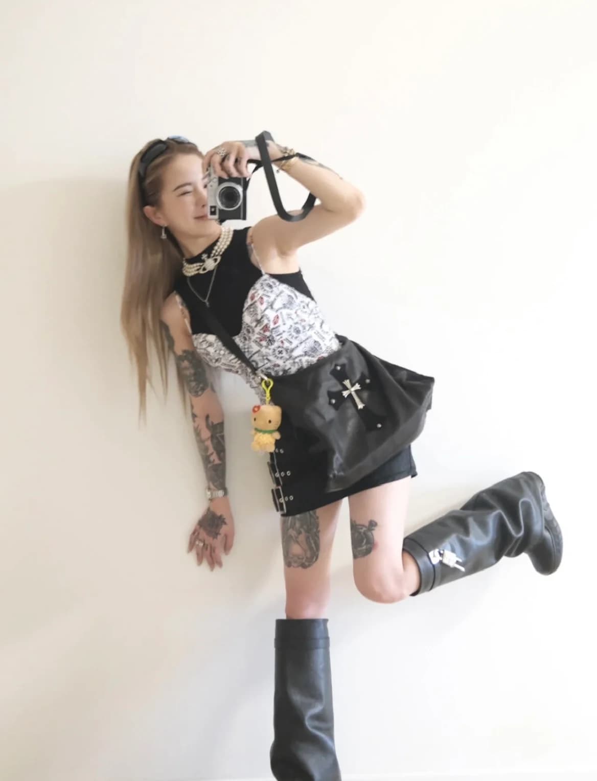 Кожаная сумка Chrome Hearts с серебряным крестом