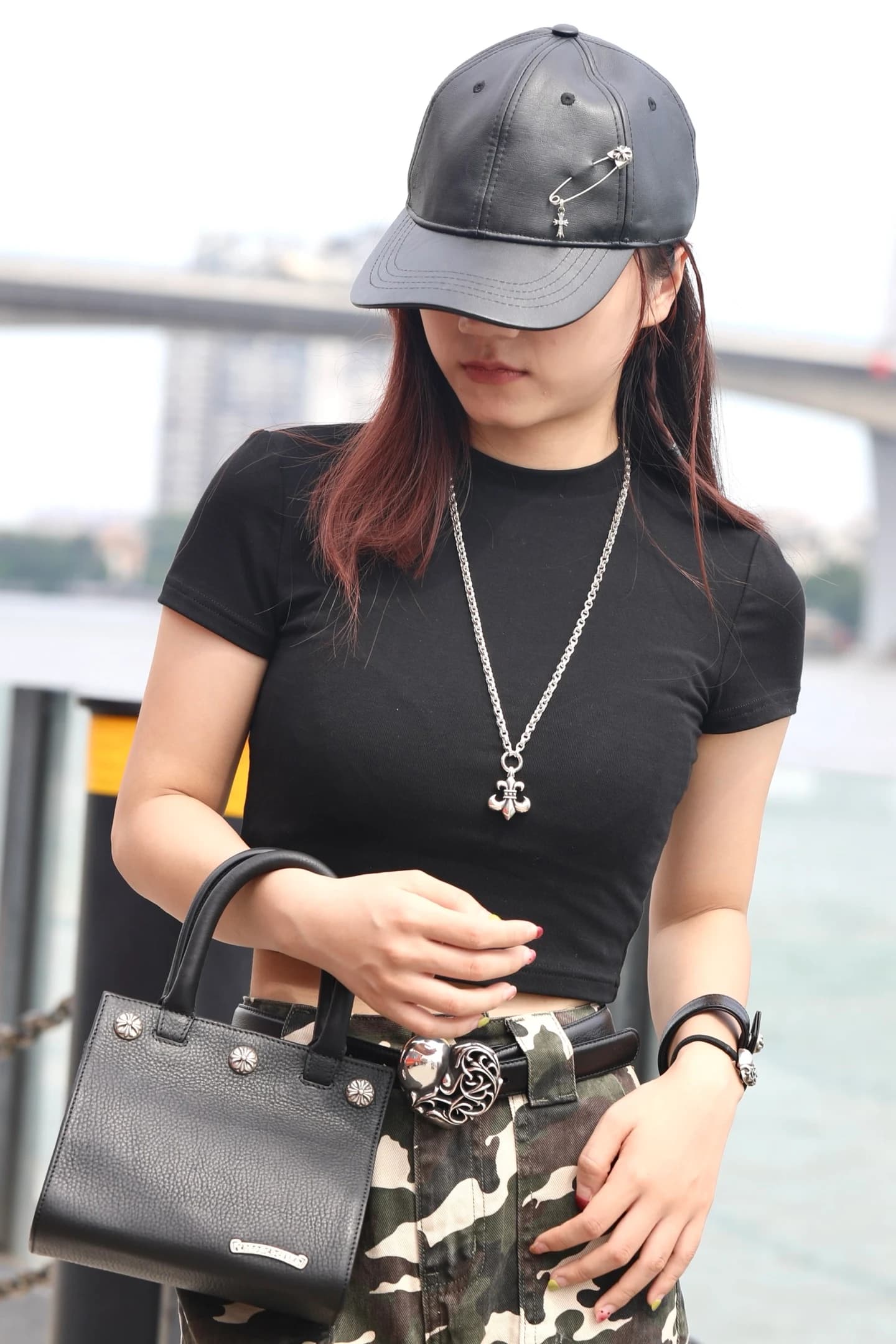 Вид на сумку Chrome Hearts сверху