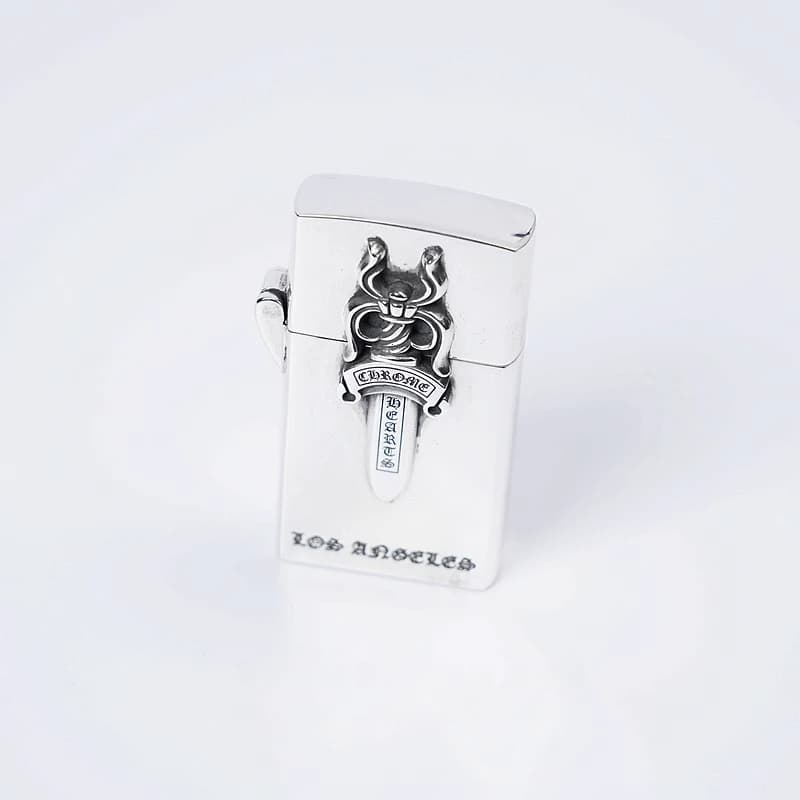 Боковая грань зажигалки Chrome Hearts с узором