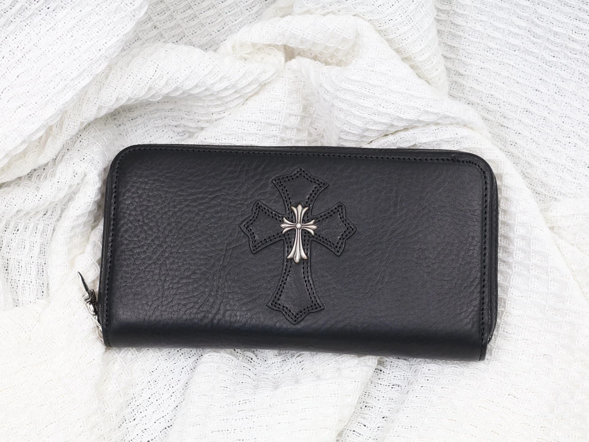 Кошелек Chrome Hearts с серебряным крестом