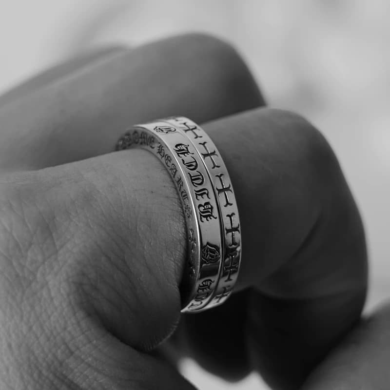 Детализированный срез серебряного кольца Chrome Hearts