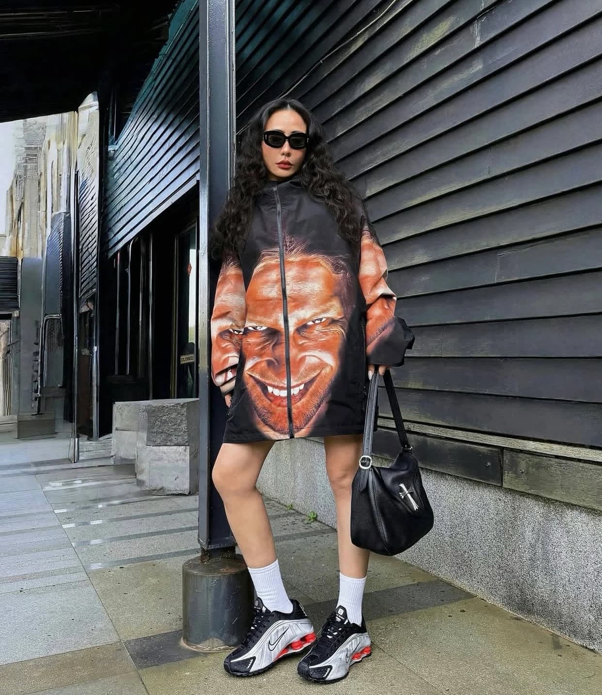 Текстура натуральной кожи сумки Chrome Hearts