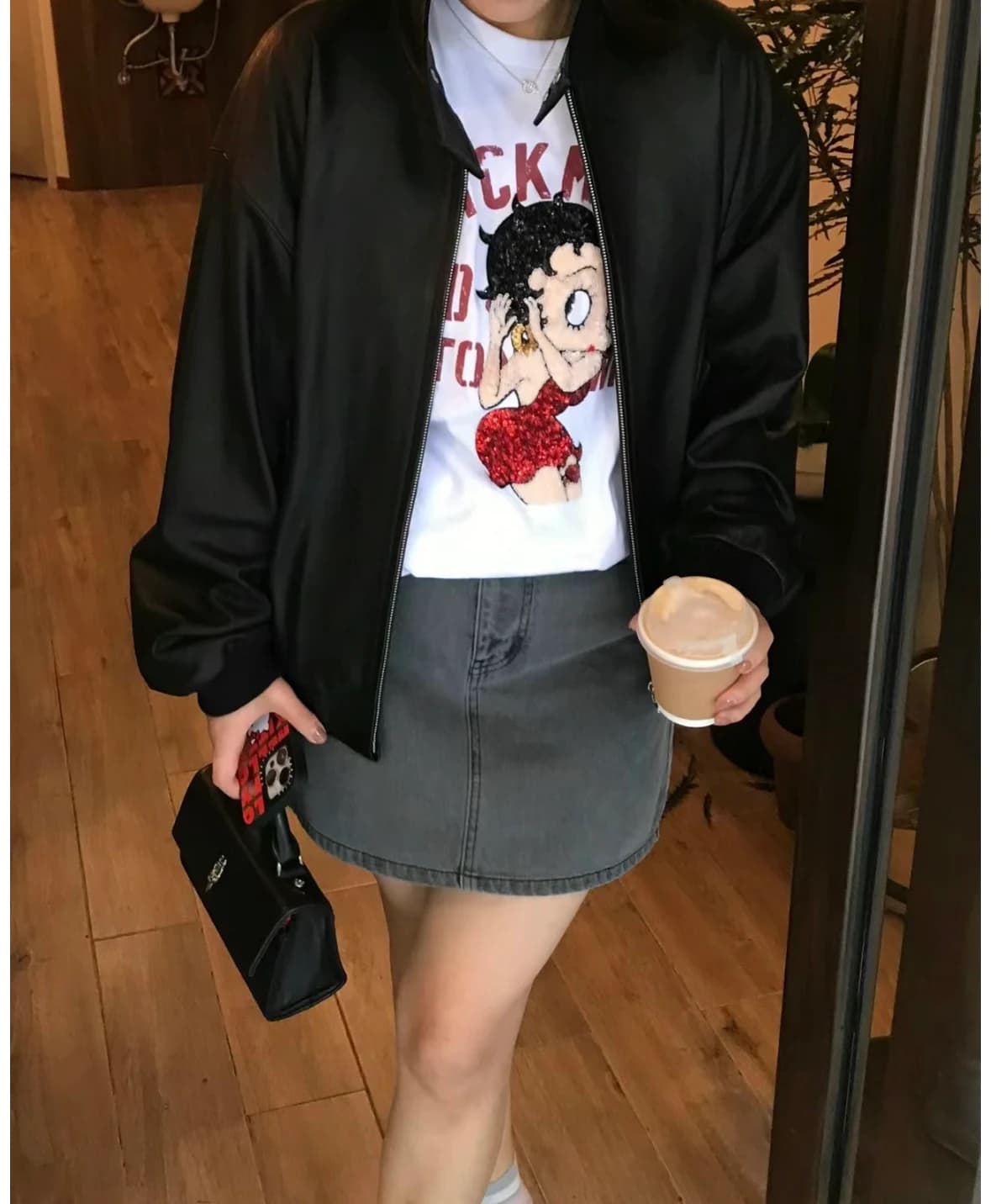 Нижняя часть кожаной сумки Chrome Hearts