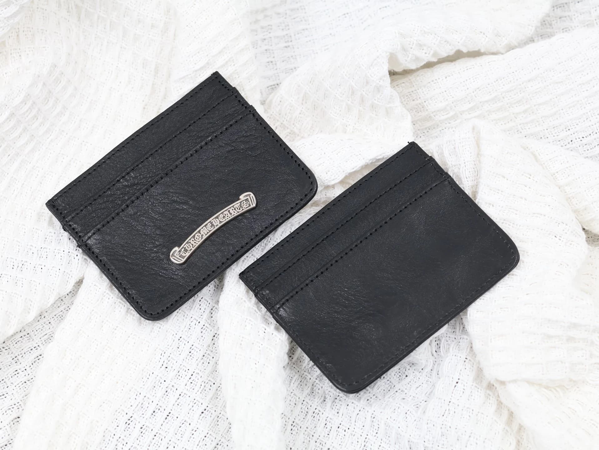 Кожаный картхолдер Chrome Hearts с серебряной плашкой
