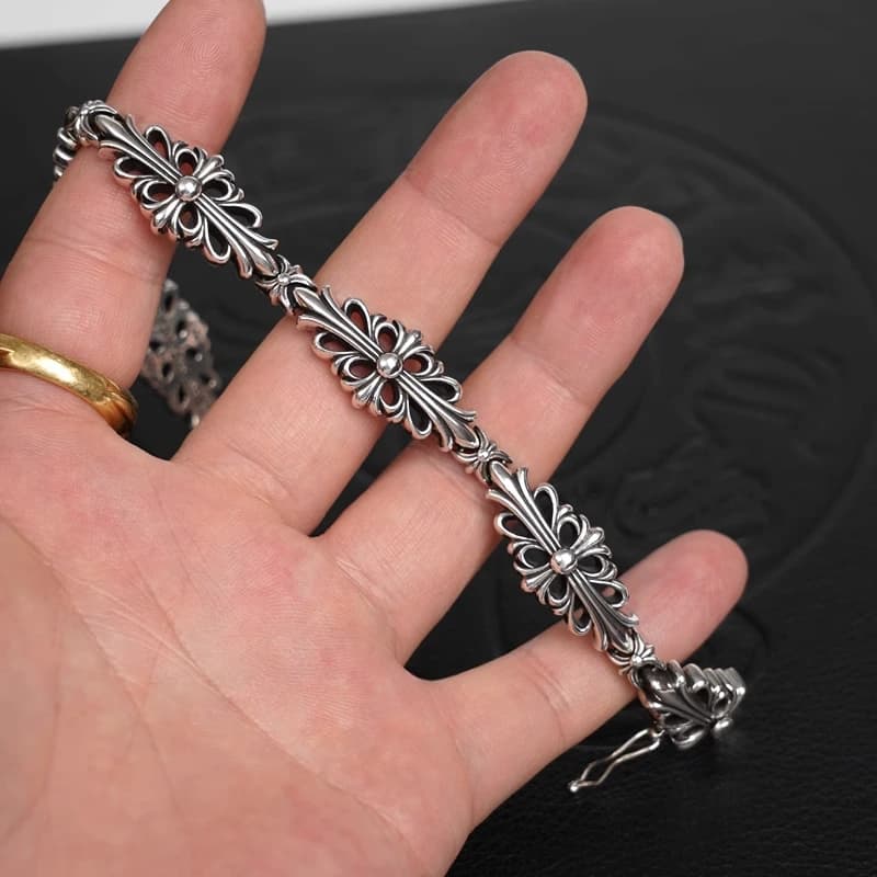 Вид на браслет Chrome Hearts сверху