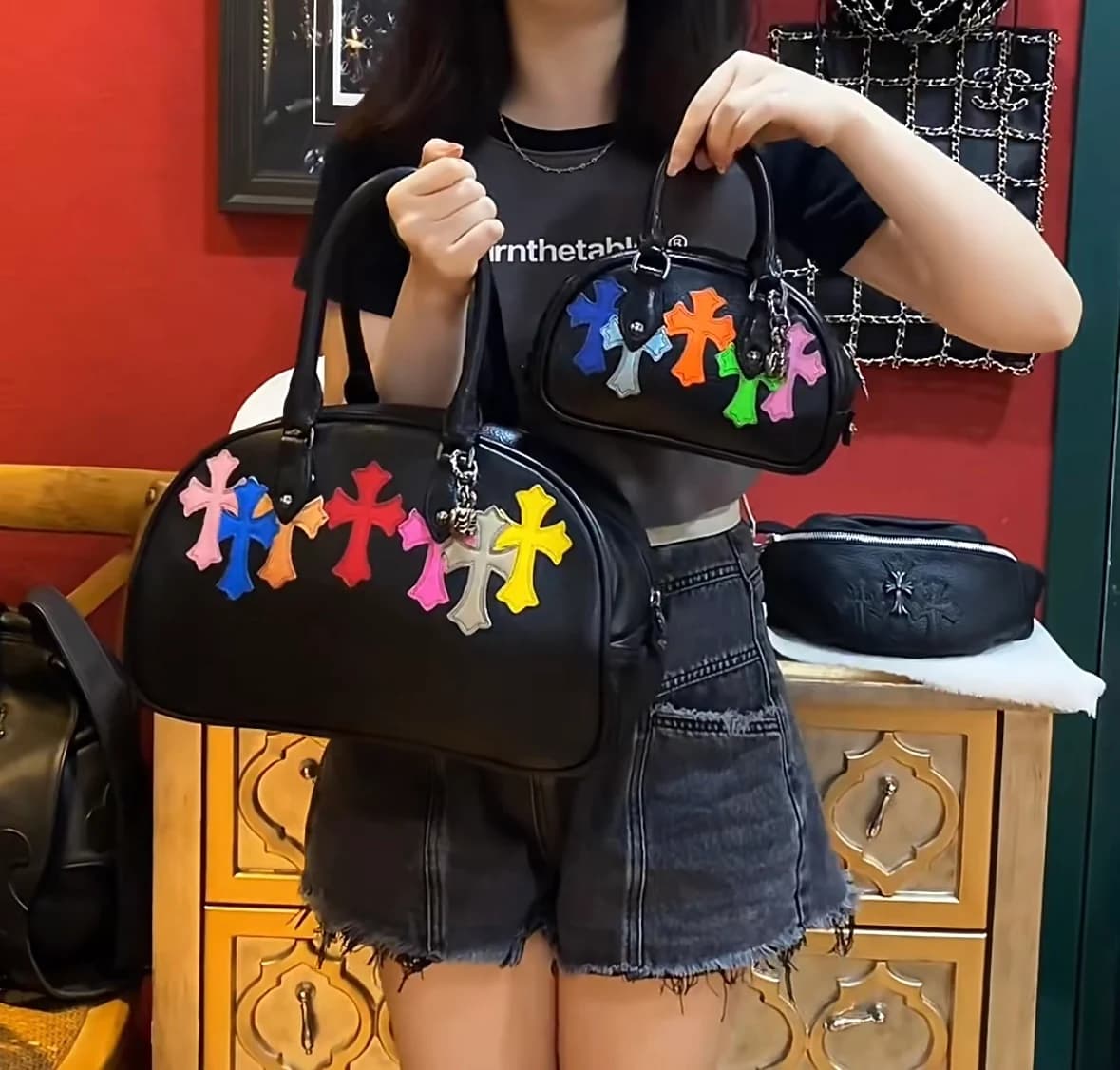 Внутренняя подкладка сумки Chrome Hearts с логотипом