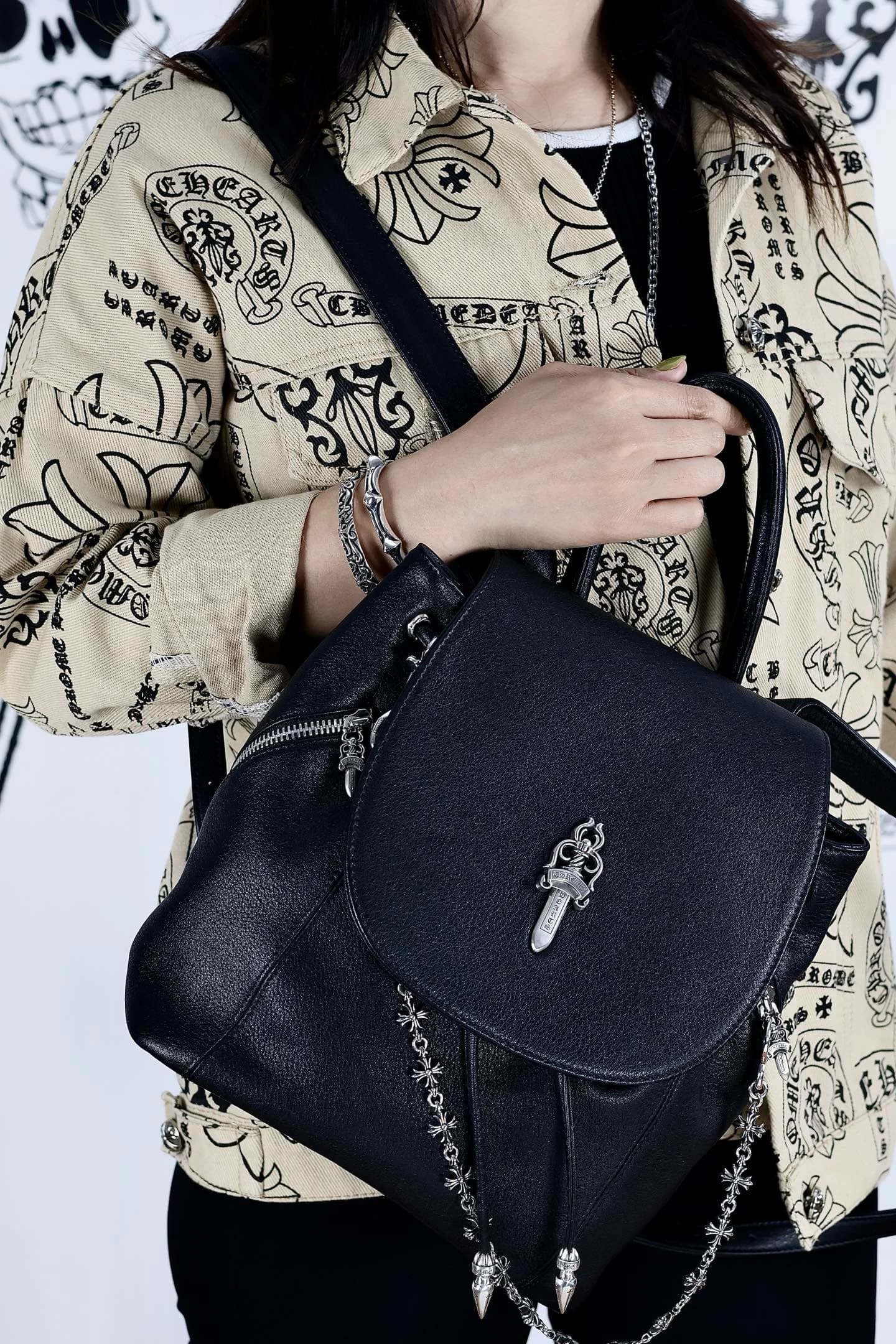 Внутренняя подкладка и логотип Chrome Hearts