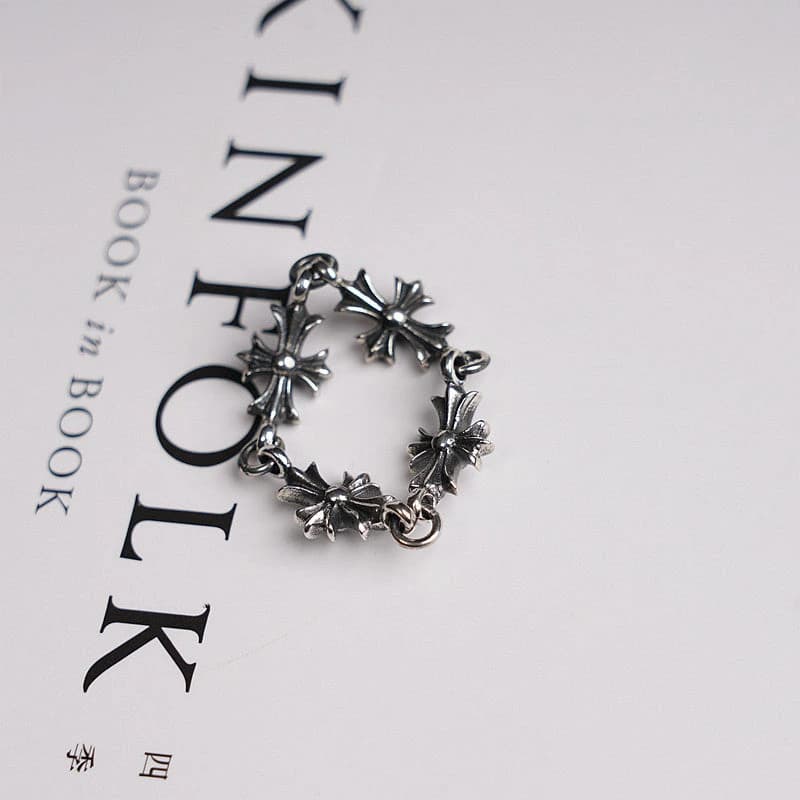 Серебряное составное кольцо с крестами на журнале Kinfolk