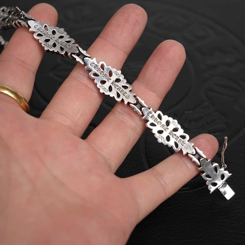 Замок-коробочка с гравировкой бренда Chrome Hearts