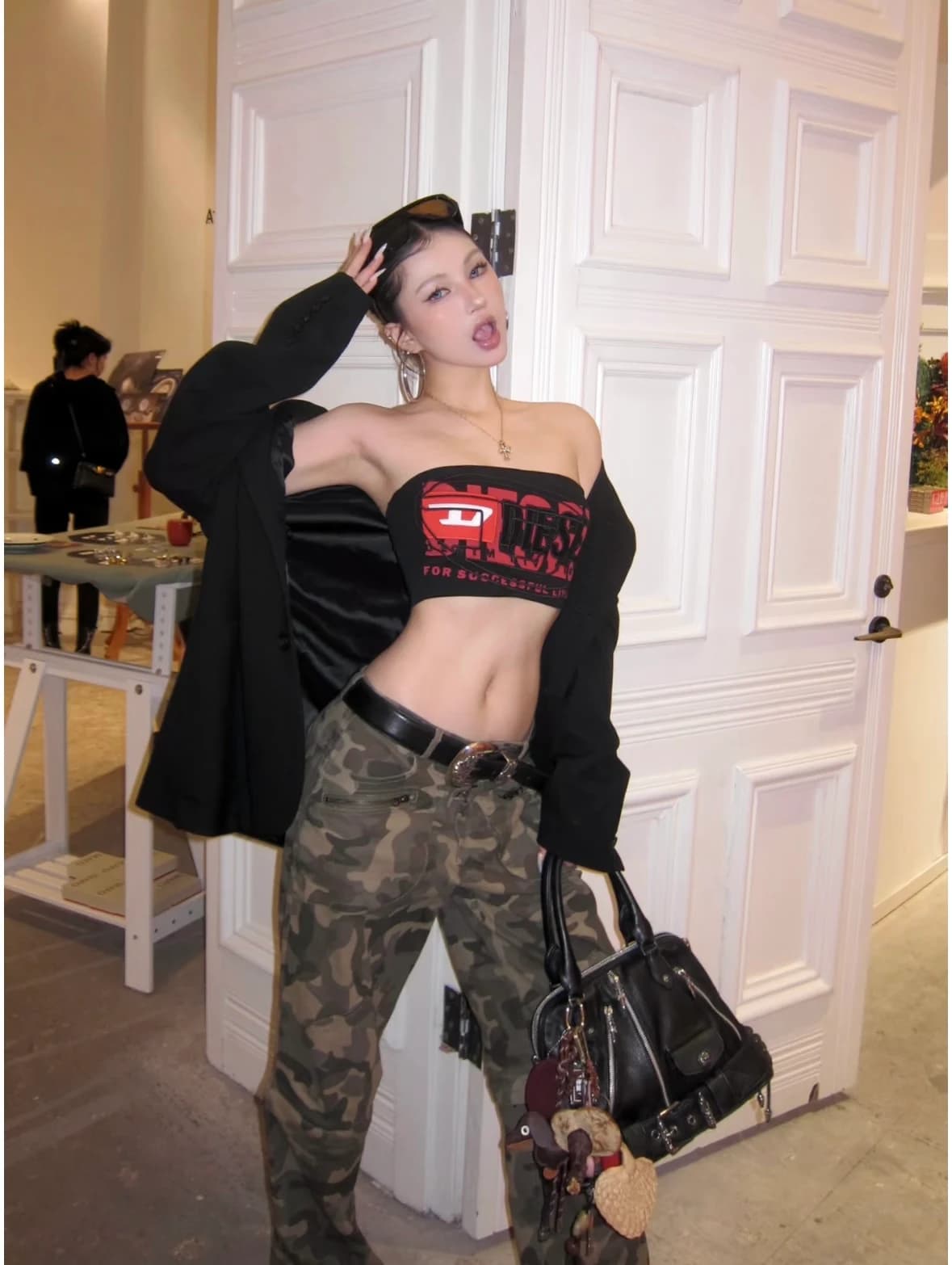 Внутренняя отделка и подкладка сумки Chrome Hearts