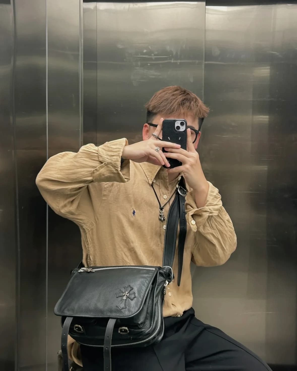 Металлическая застежка сумки Chrome Hearts детализация
