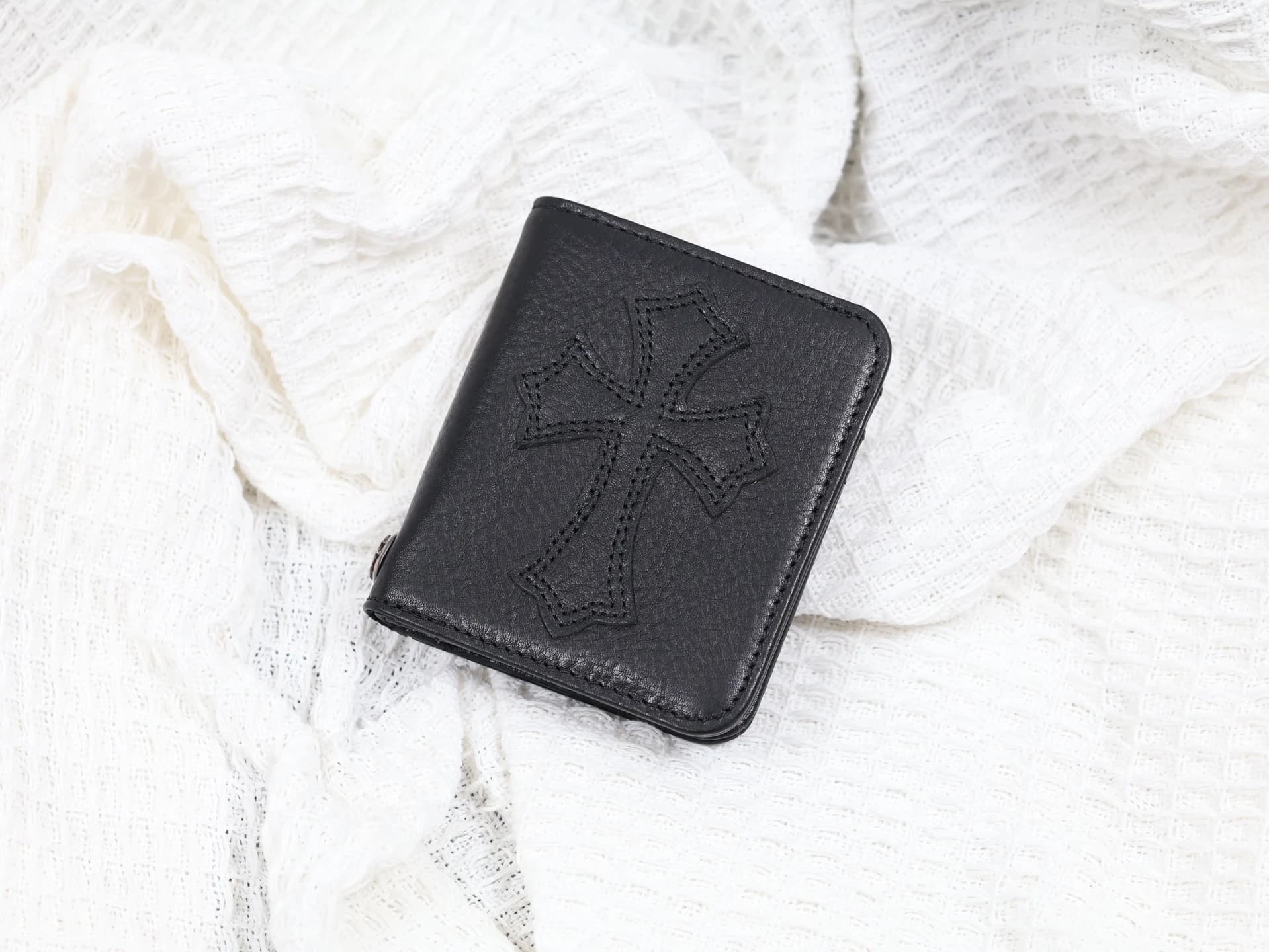 Кожаный кошелек Chrome Hearts с серебряным крестом
