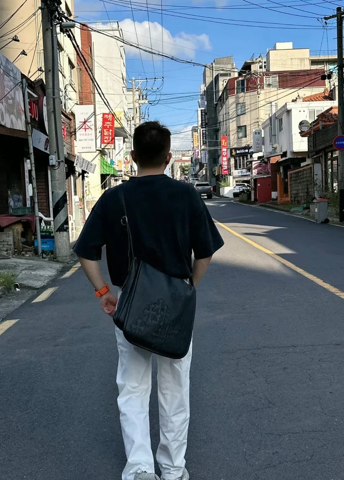 Внутреннее отделение кожаной сумки Chrome Hearts с подкладкой